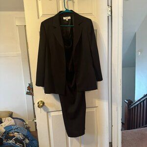 Le Suit Essentials Black Suit (Blazer and Pants).  Size 16.